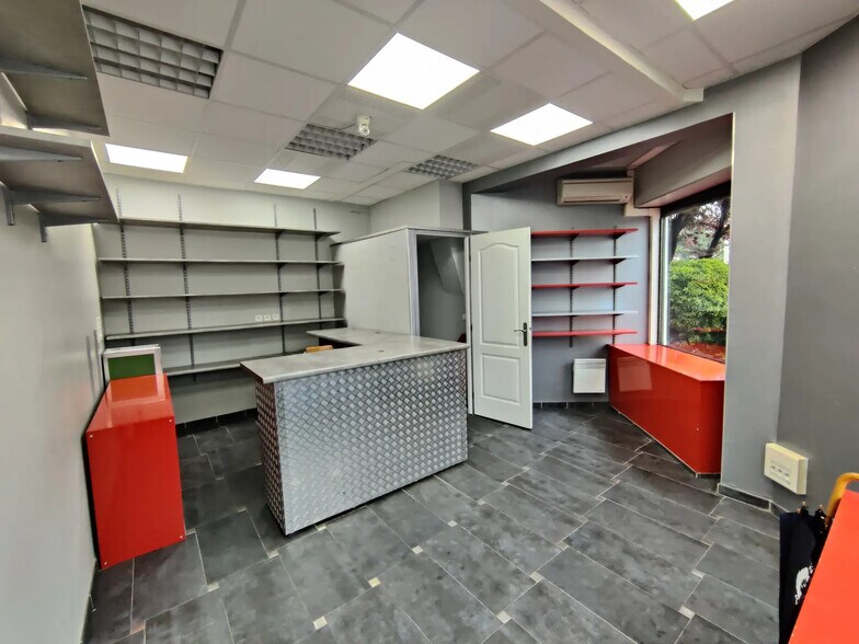 Local commercial dans Saint-Maur-des-Fossés à louer - Photo de l’immeuble – Image 2 sur 8