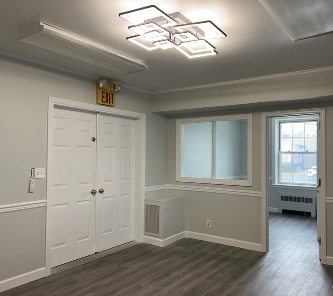155 W Merrick Rd, Freeport, NY à louer - Photo de l’immeuble – Image 3 sur 17
