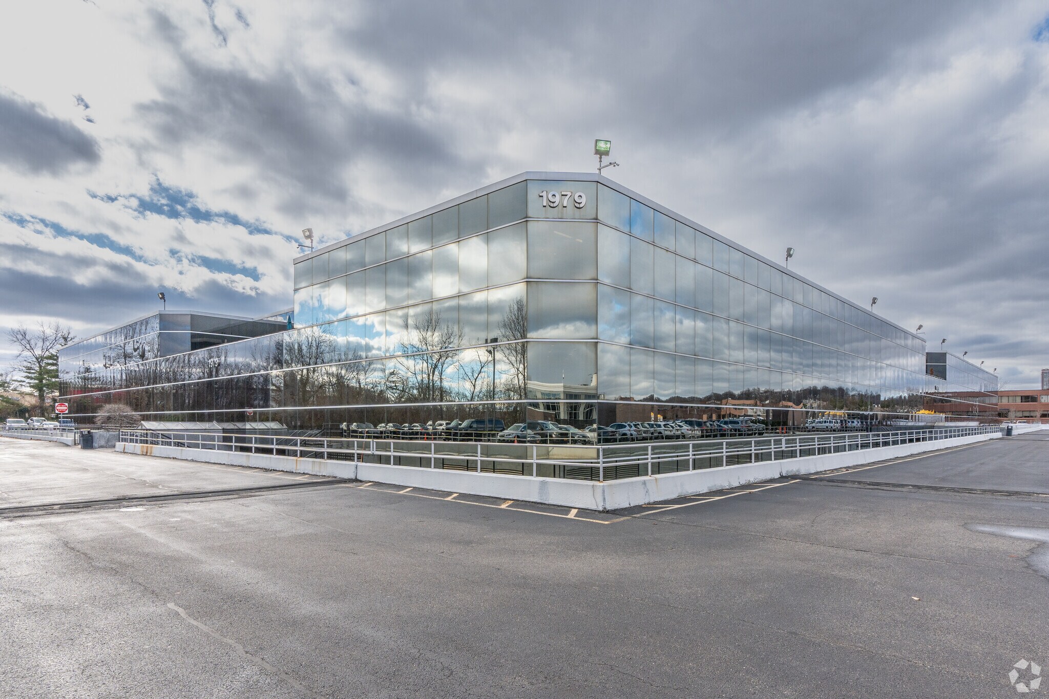 1979 Marcus Ave, Lake Success, NY à louer Photo principale– Image 1 sur 17