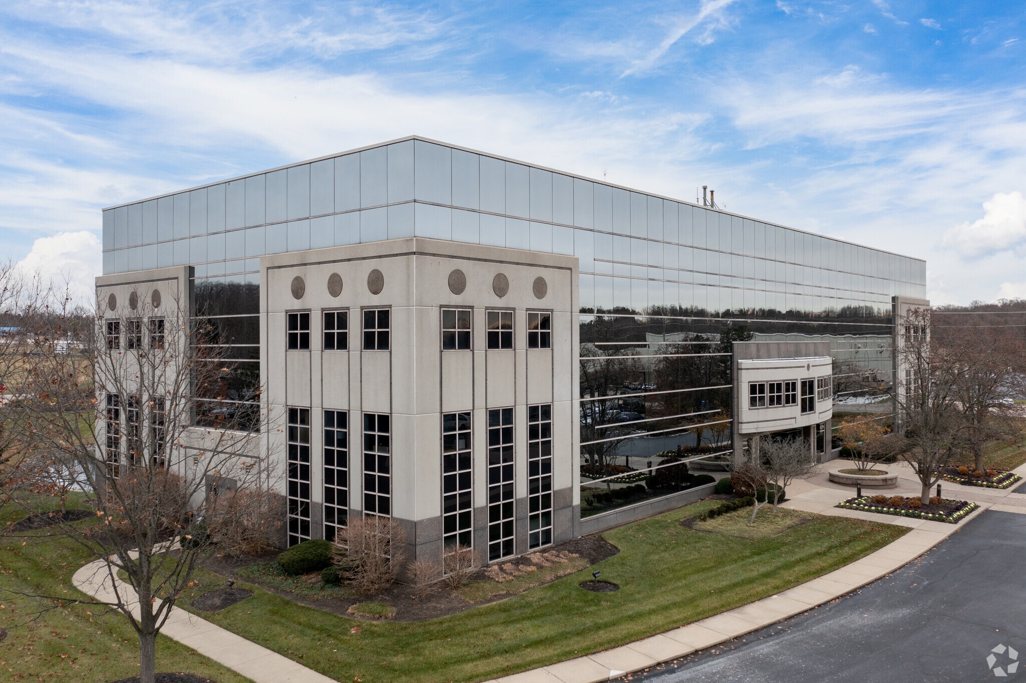 6281 Tri Ridge Blvd, Loveland, OH à louer Photo principale– Image 1 sur 11