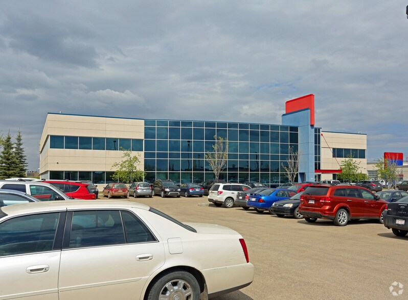 9520 42 Ave NW, Edmonton, AB à louer - Photo de l’immeuble – Image 3 sur 3