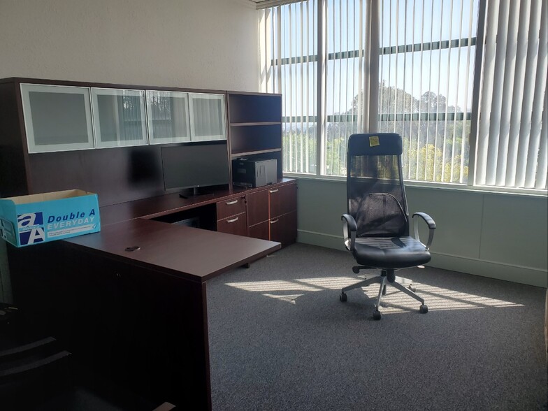 1111 Corporate Center Dr, Monterey Park, CA à vendre - Photo de l’immeuble – Image 1 sur 15