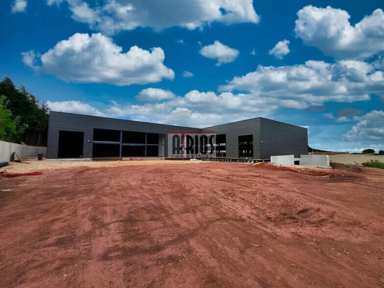 Industriel/Logistique dans Ollioules à louer - Photo de l’immeuble – Image 1 sur 8
