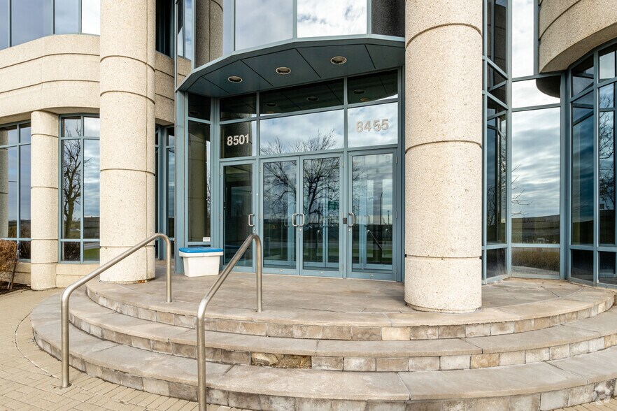 8455-8501 Rte Transcanadienne, Montréal, QC à louer - Photo de l’immeuble – Image 3 sur 7