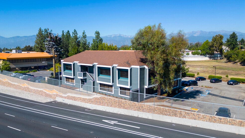 1161 Parkview Dr, Covina, CA à vendre - Photo de l’immeuble – Image 3 sur 23