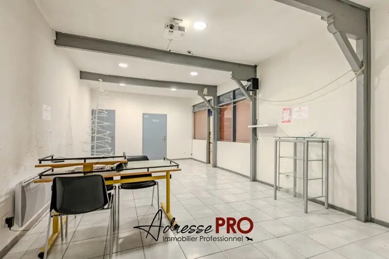 Local commercial dans VILLENAVE-D'ORNON à louer Photo de l’immeuble– Image 1 sur 4