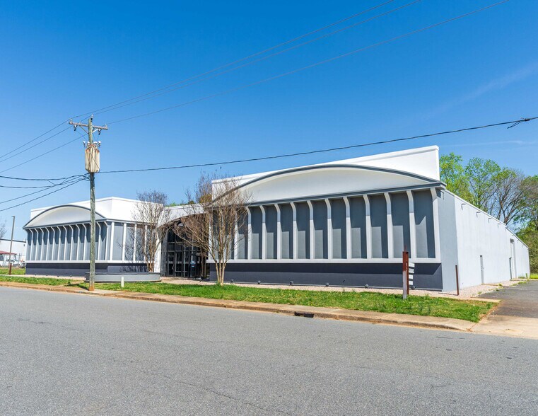 2719 Westport Rd, Charlotte, NC à louer - Photo de l’immeuble – Image 1 sur 13