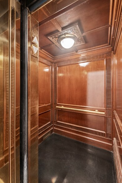 38 E 63rd St, New York, NY à vendre - Photo de l’immeuble – Image 3 sur 9