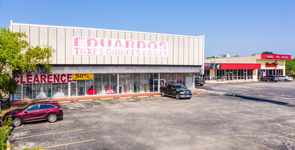 6941 San Pedro Ave, San Antonio, TX à vendre - Photo de l’immeuble – Image 2 sur 15