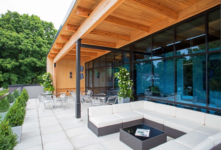 5915 N College Ave, Indianapolis, IN à louer - Photo de l’immeuble – Image 2 sur 7