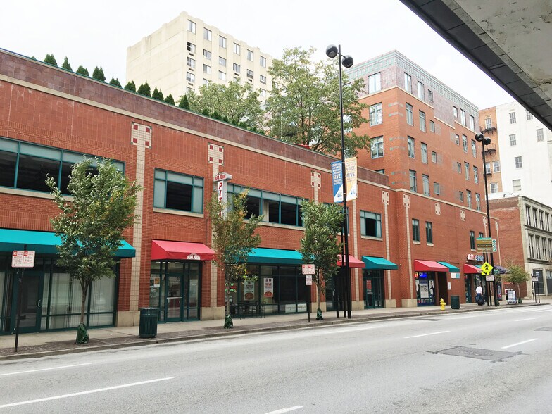 135 Garfield Pl, Cincinnati, OH à louer - Photo de l’immeuble – Image 1 sur 4