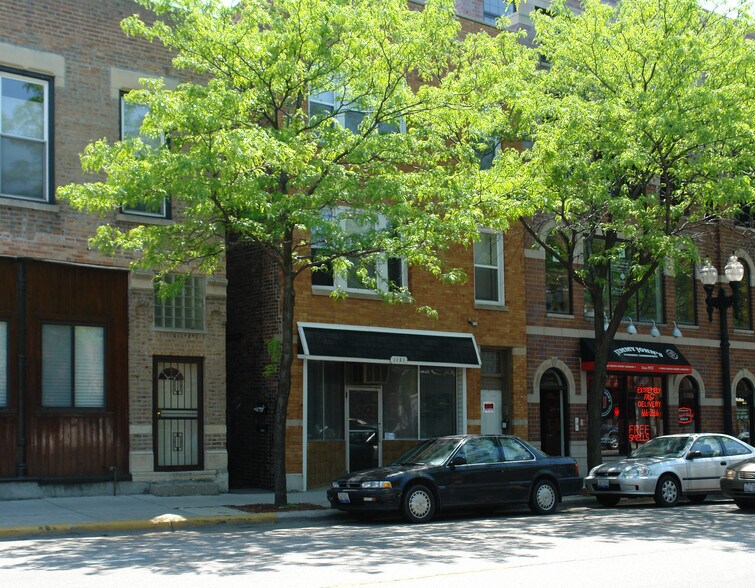 1131 W Taylor St, Chicago, IL à louer - Photo de l’immeuble – Image 2 sur 6