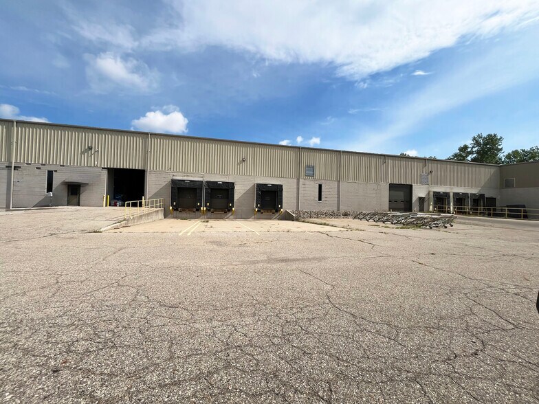 4220 Roger B. Chaffee Memorial Dr SE, Grand Rapids, MI à vendre - Photo de l’immeuble – Image 2 sur 12
