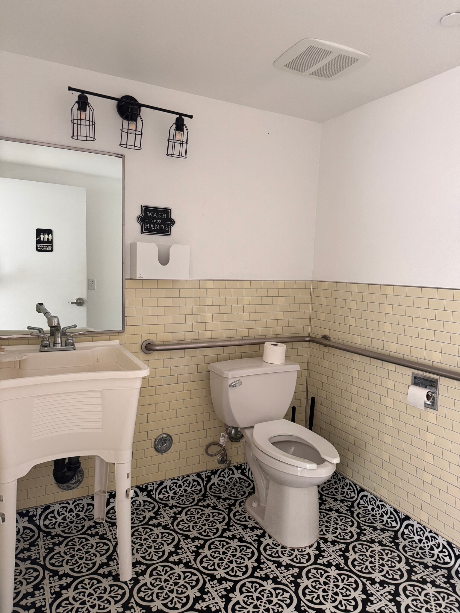 1114 S 11th St, Tacoma, WA à louer Photo intérieure– Image 1 sur 7