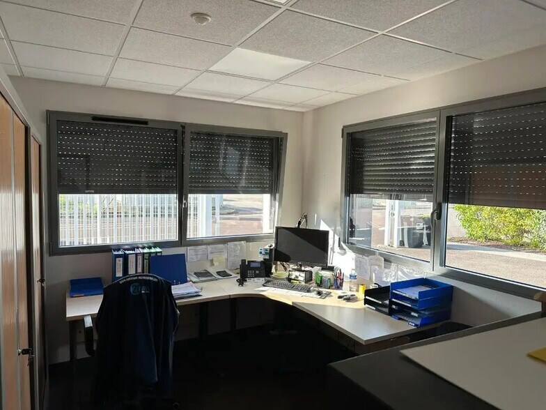Local d’activités dans Chalon-sur-Saône à louer - Photo de l’immeuble – Image 3 sur 5