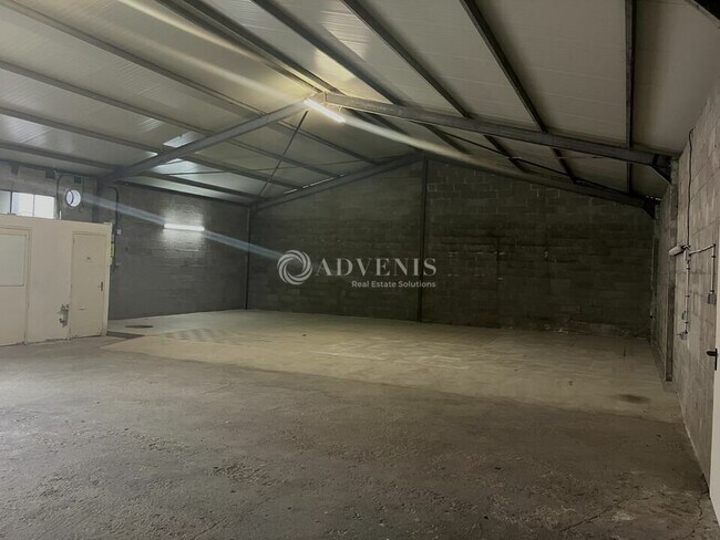 Plus de détails pour Avenue Ernest Renan, Bourges - Industriel/Logistique à louer