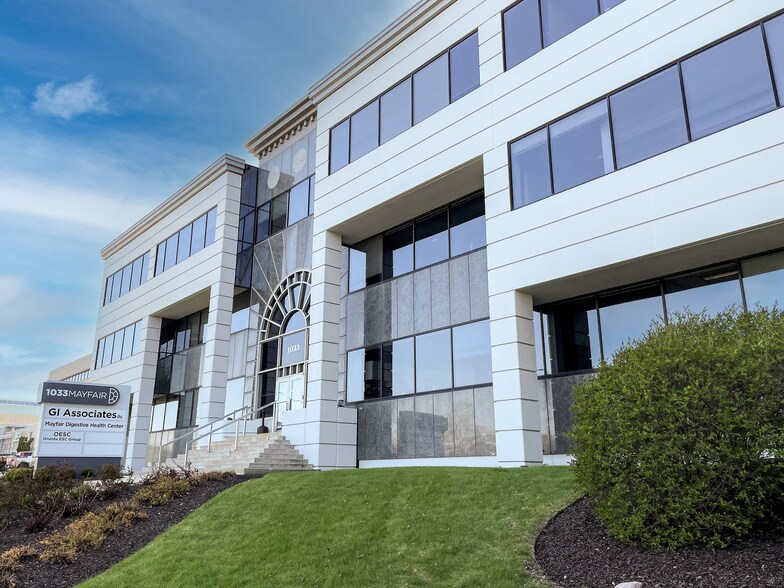 1033 N Mayfair Rd, Wauwatosa, WI à louer - Photo de l’immeuble – Image 2 sur 12