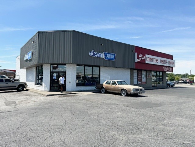 1703 W Laskey Rd, Toledo, OH à louer - Photo de l’immeuble – Image 2 sur 3