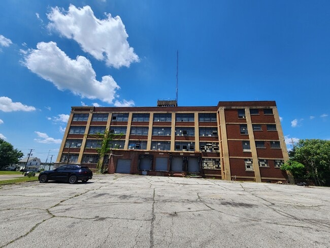 Plus de détails pour 711 Johnston St, Akron, OH - Industriel/Logistique aux enchères