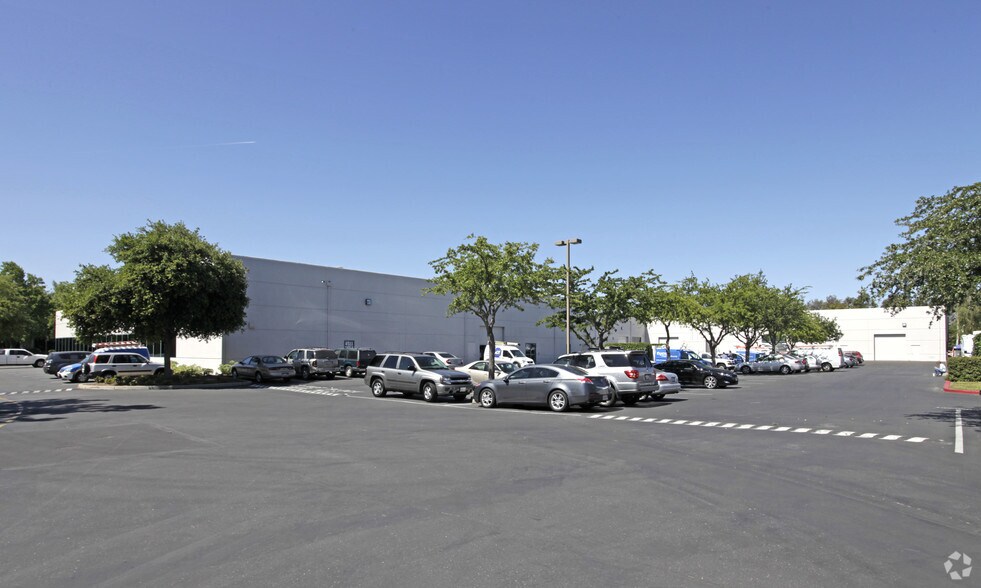 4511 Willow Rd, Pleasanton, CA à louer - Photo de l’immeuble – Image 3 sur 4