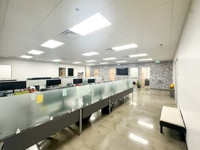 19700 Magellan Dr, Torrance, CA à louer Photo intérieure– Image 2 sur 32