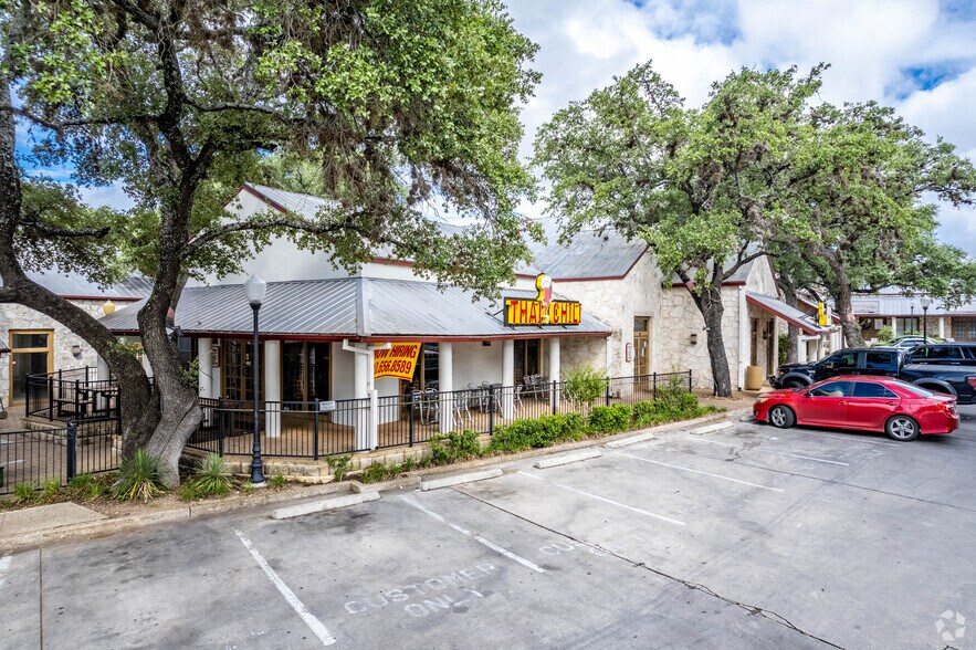 2950 Thousand Oaks Dr, San Antonio, TX à louer - Photo de l’immeuble – Image 3 sur 17
