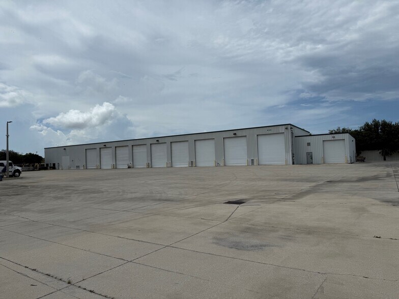 403 Hillbrath Dr, Lantana, FL à louer - Photo de l’immeuble – Image 2 sur 11