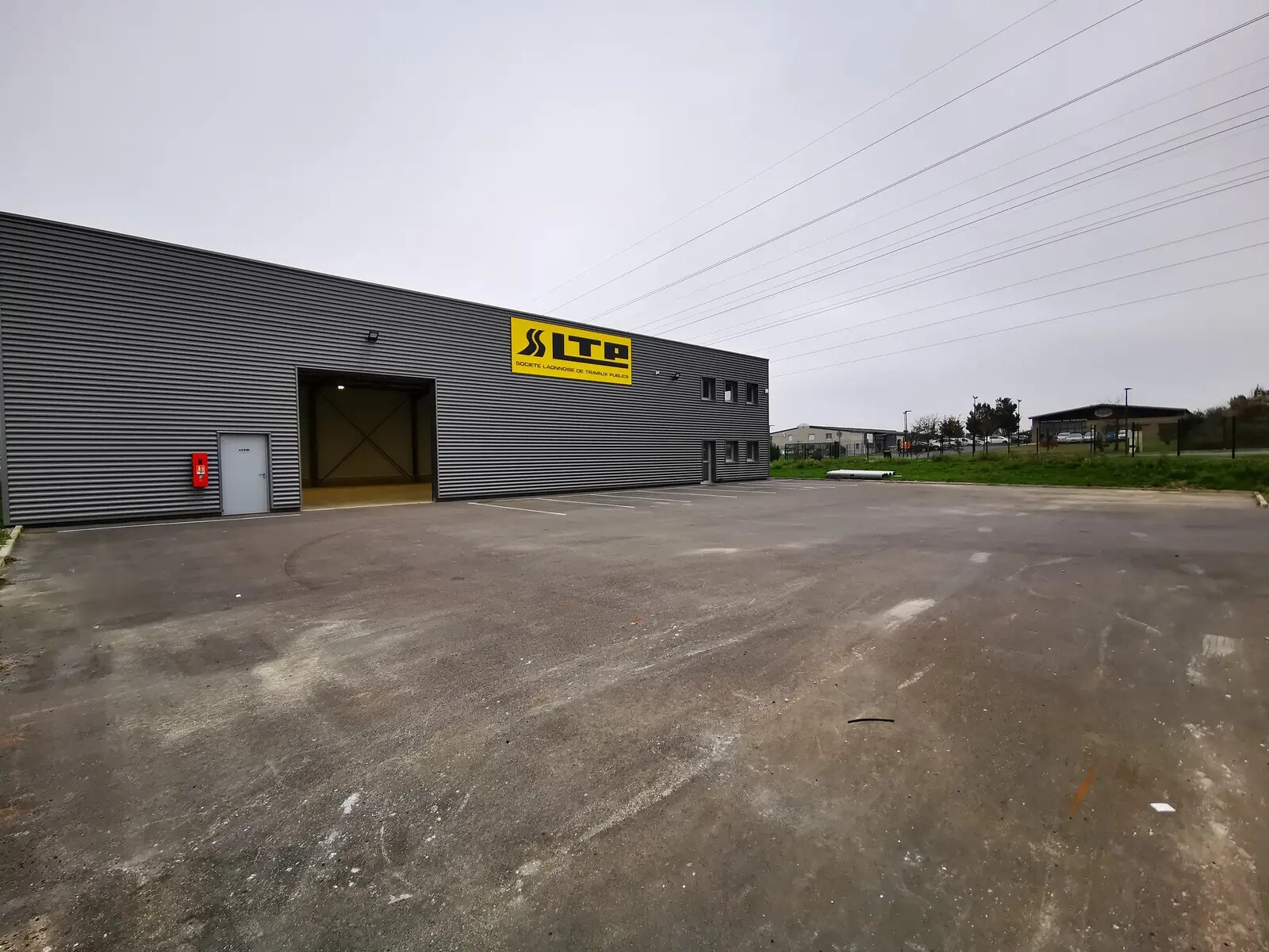 Local d’activités dans Cernay-lès-Reims à louer Photo de l’immeuble– Image 1 sur 22
