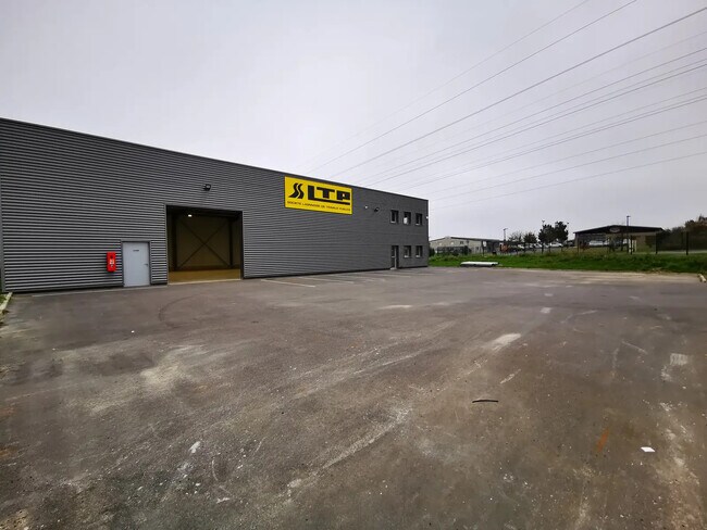 Plus de détails pour Local d'activités à louer