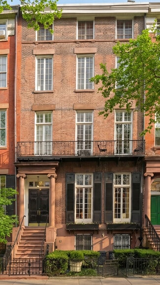 Plus de détails pour 23 Washington Sq N, New York, NY - Logement à vendre