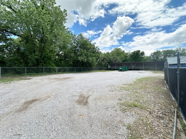 400 S Coltrane Rd, Edmond, OK à louer - Photo de l’immeuble – Image 3 sur 9