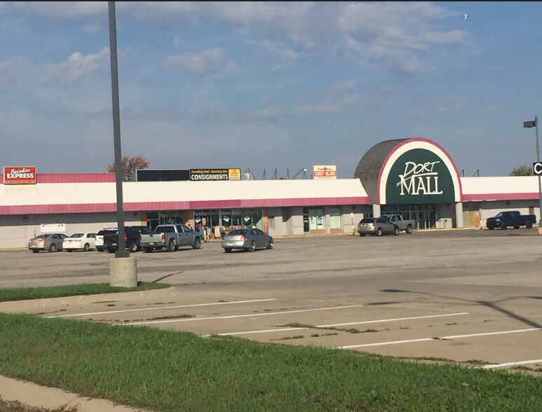 3600 S Dort Hwy, Flint, MI à louer - Photo de l’immeuble – Image 2 sur 7