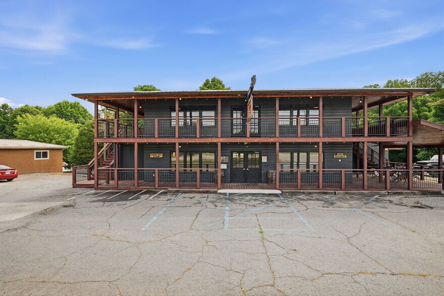 2000 N Bridge St, Elkin, NC à vendre - Photo de l’immeuble – Image 3 sur 30