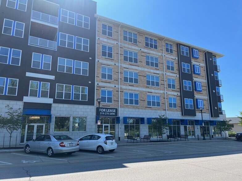 1708 5th St, Coralville, IA à louer - Photo de l’immeuble – Image 3 sur 5