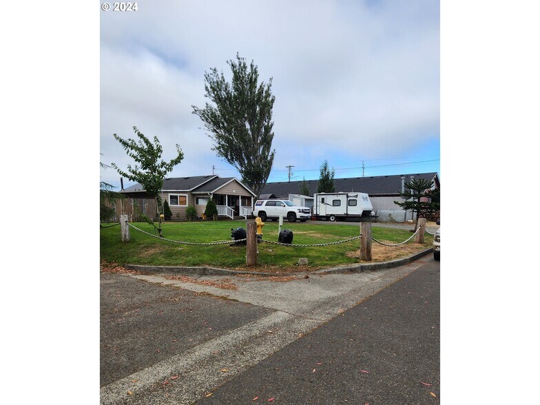 1890 37th St, Florence, OR à vendre - Photo de l’immeuble – Image 3 sur 3