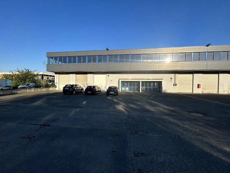 Bureau dans SAINT-OUEN-L'AUMONE à louer - Photo de l’immeuble – Image 1 sur 13