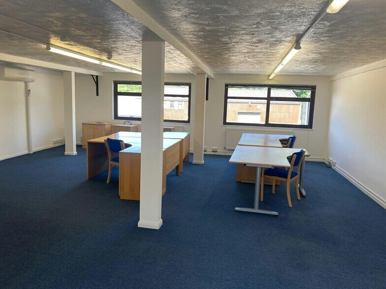 Reading Rd, Reading à louer - Photo de l’immeuble – Image 2 sur 8