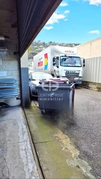 Bureau dans Saint-Laurent-du-Var à louer - Photo de l’immeuble – Image 3 sur 10