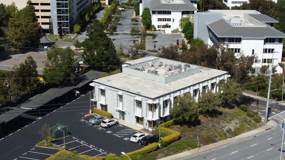 3190 Clearview Way, San Mateo, CA à louer - Photo de l’immeuble – Image 3 sur 7
