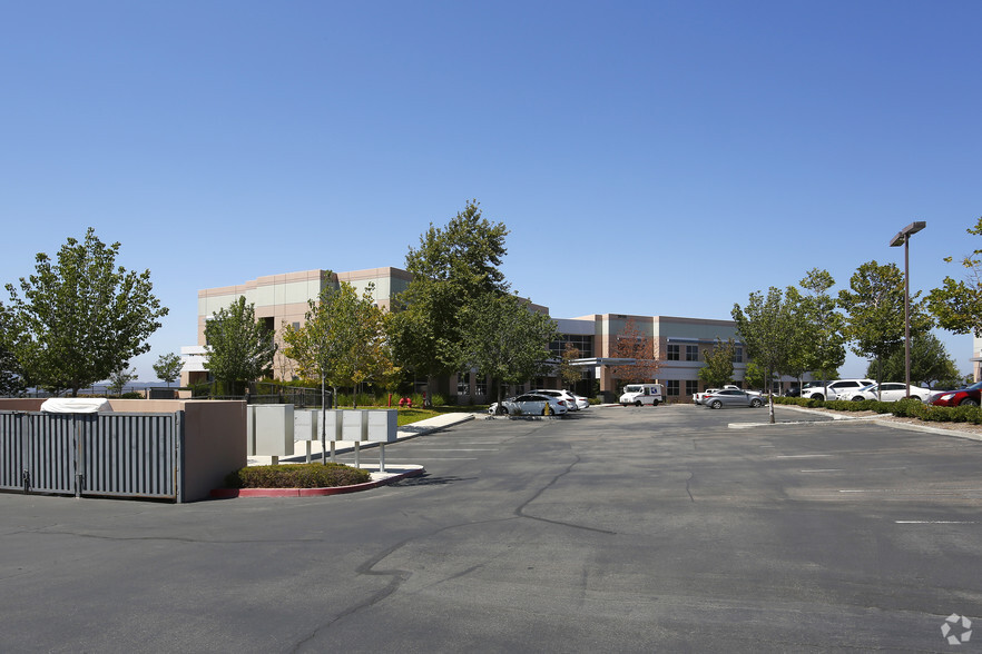 30111 Technology Dr, Murrieta, CA à louer - Photo de l’immeuble – Image 2 sur 11
