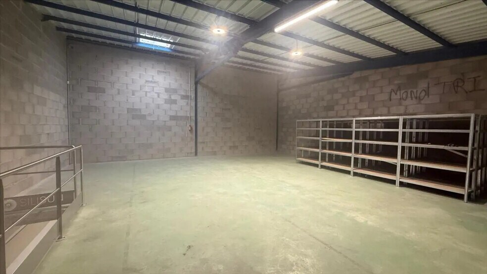 Industriel/Logistique dans Bourg-en-Bresse à louer - Photo intérieure – Image 3 sur 8