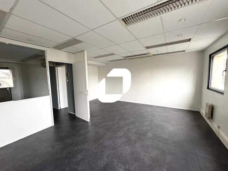 Bureau dans Lyon à louer - Photo de l’immeuble – Image 1 sur 11