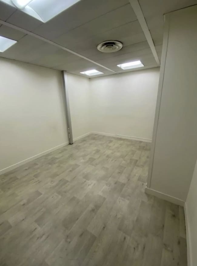 Plus de détails pour Bureau à vendre