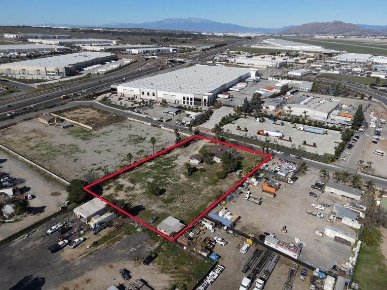 1341 W Oleander Ave, Perris, CA à vendre - Aérien – Image 2 sur 4