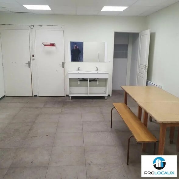 Local d'activités dans Voiron à vendre - Photo de l’immeuble – Image 3 sur 3