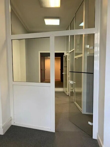 Bureau dans Carpentras à vendre - Photo de l’immeuble – Image 3 sur 11