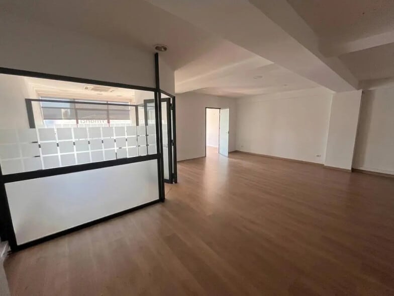 Bureau dans Ollioules à vendre - Photo de l’immeuble – Image 1 sur 9