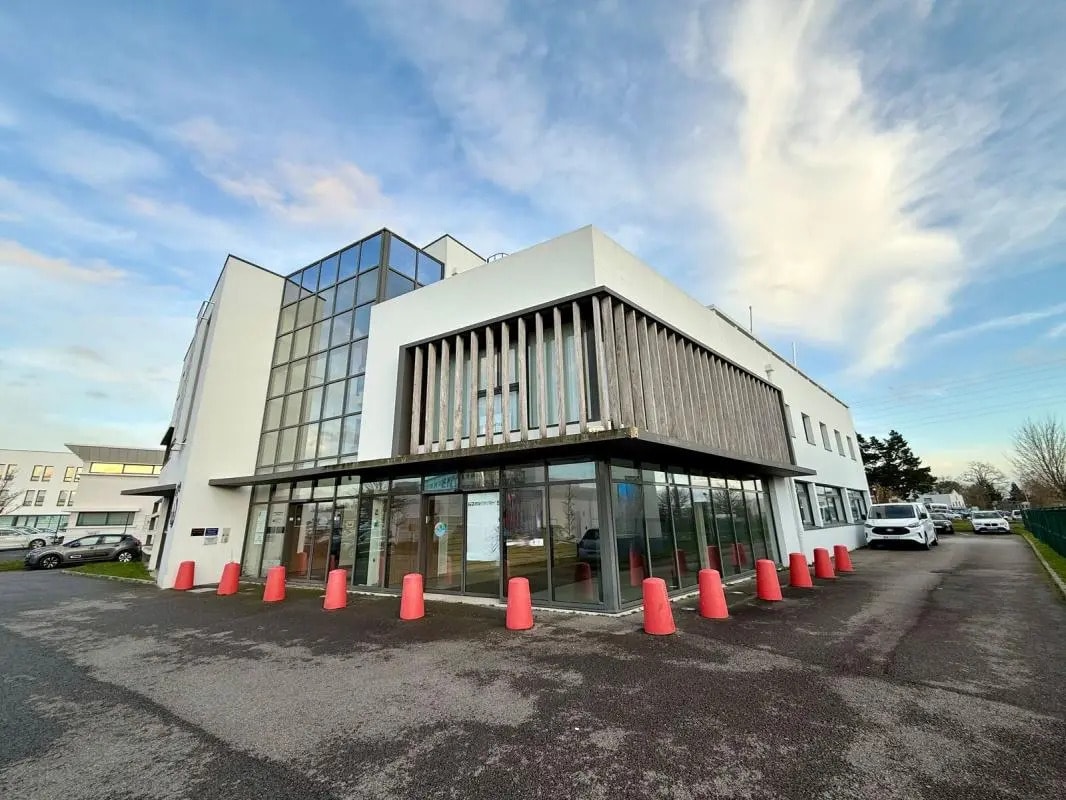 Local commercial dans Vannes à louer Photo de l’immeuble– Image 1 sur 6