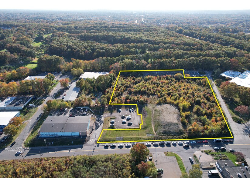 76 Frank Mossberg Dr, Attleboro, MA à vendre - Photo principale – Image 1 sur 6