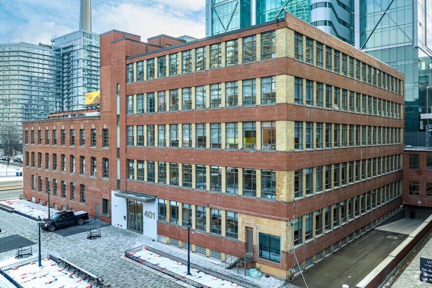 401 Wellington St W, Toronto, ON à louer - Photo de l’immeuble – Image 1 sur 5